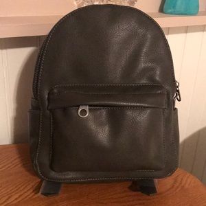 New! American Eagle Grommet Mini Backpack (Olive)✨